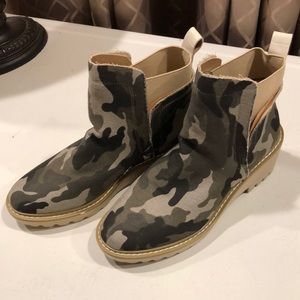 Nicole Miller Camo Ankle Boots Size 10